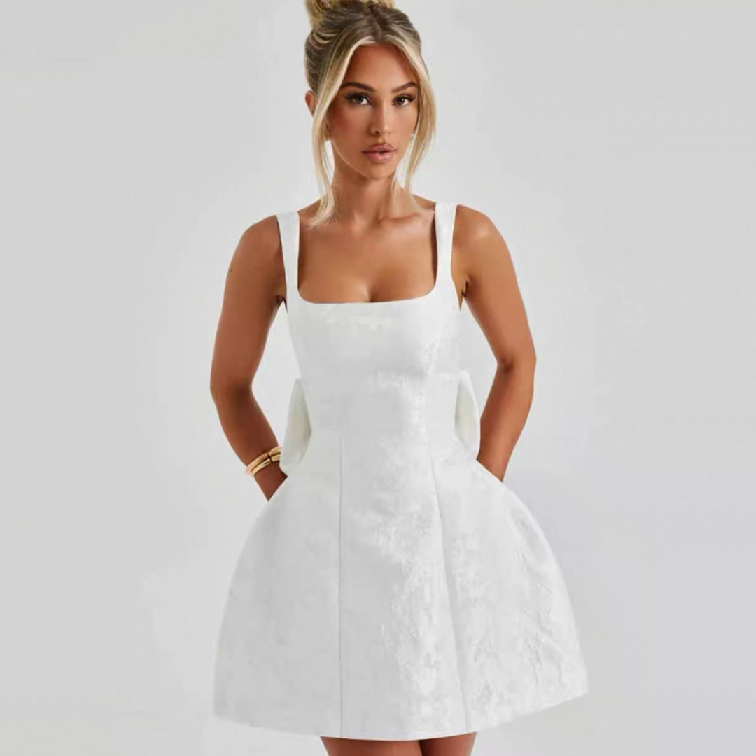 KURZES WEITSCHWINGENDES KLEID