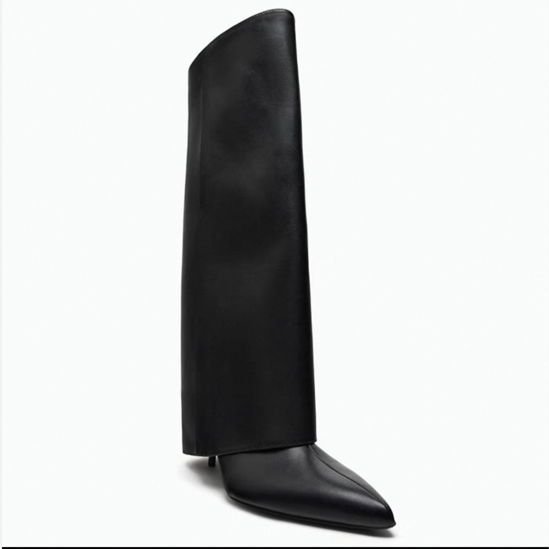 STIEFEL MIT SCHMALEN ABSATZ