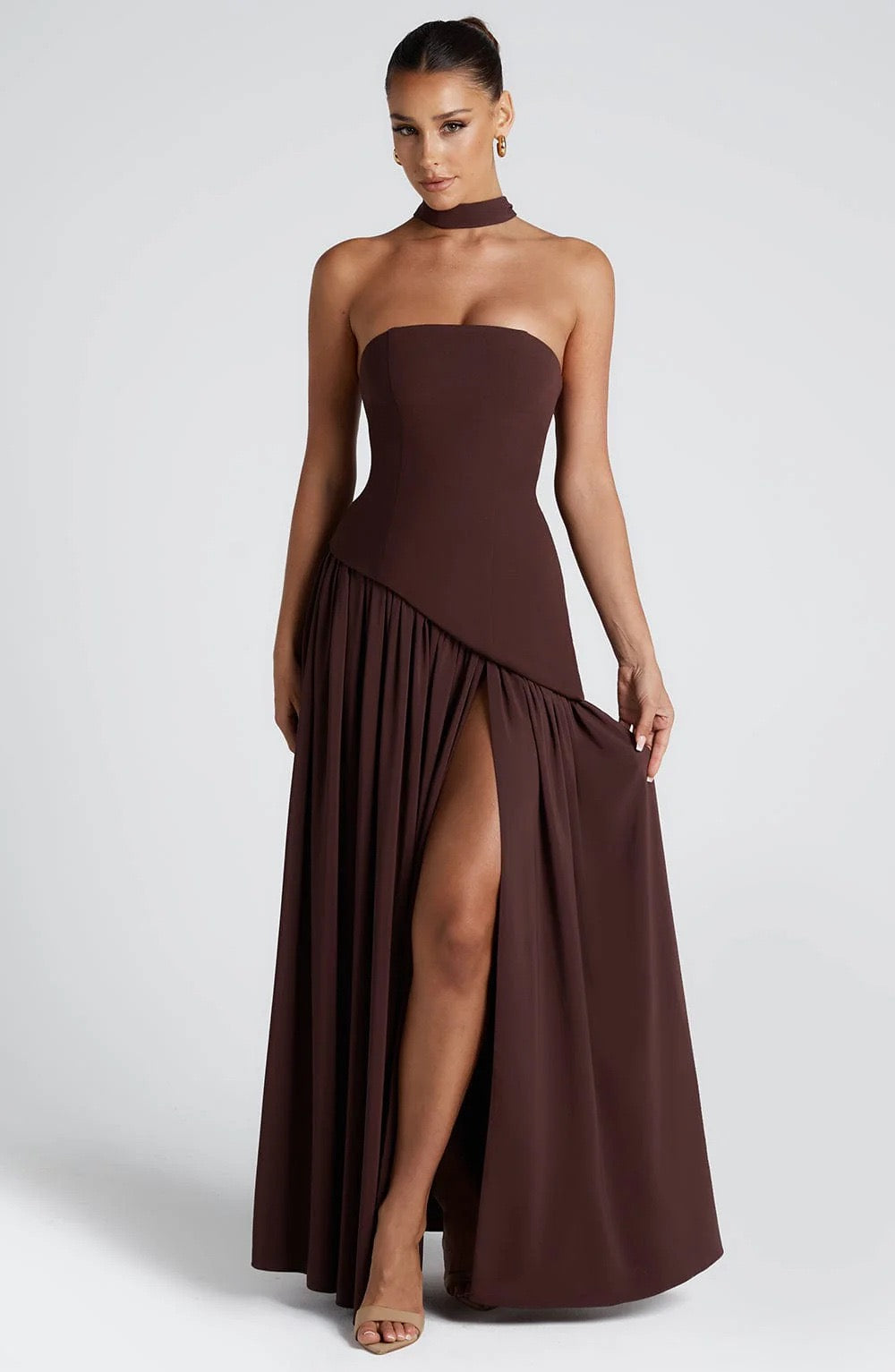 Isabella – Pastellgelbes Kleid mit zartem Halsschleier