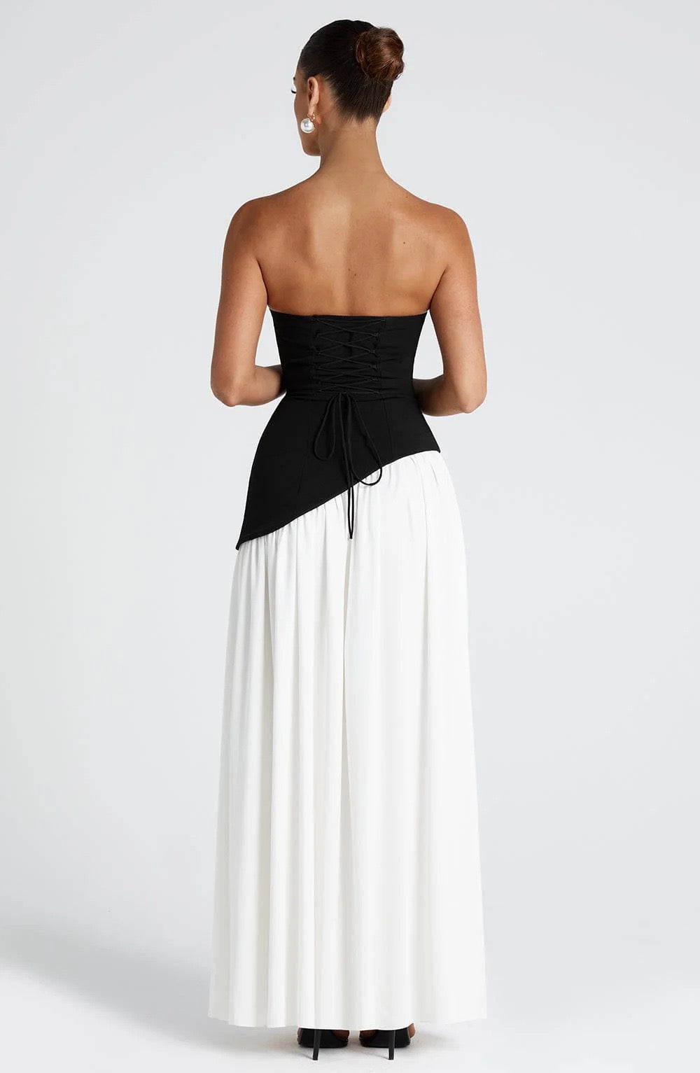 Isabella – Pastellgelbes Kleid mit zartem Halsschleier