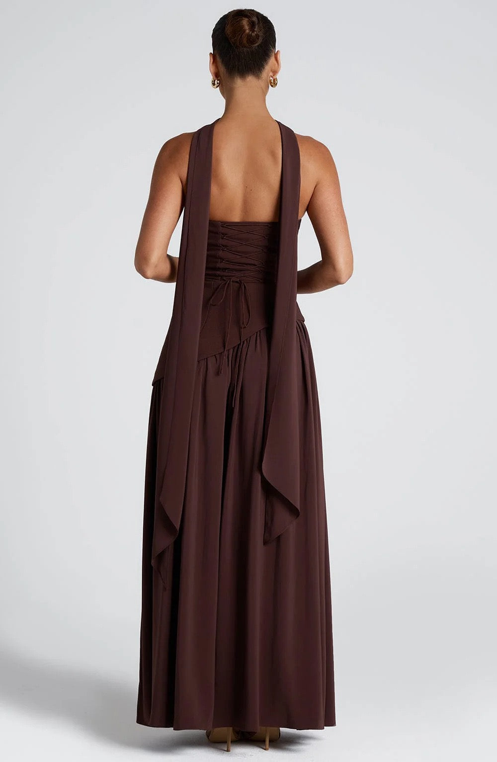 Isabella – Pastellgelbes Kleid mit zartem Halsschleier