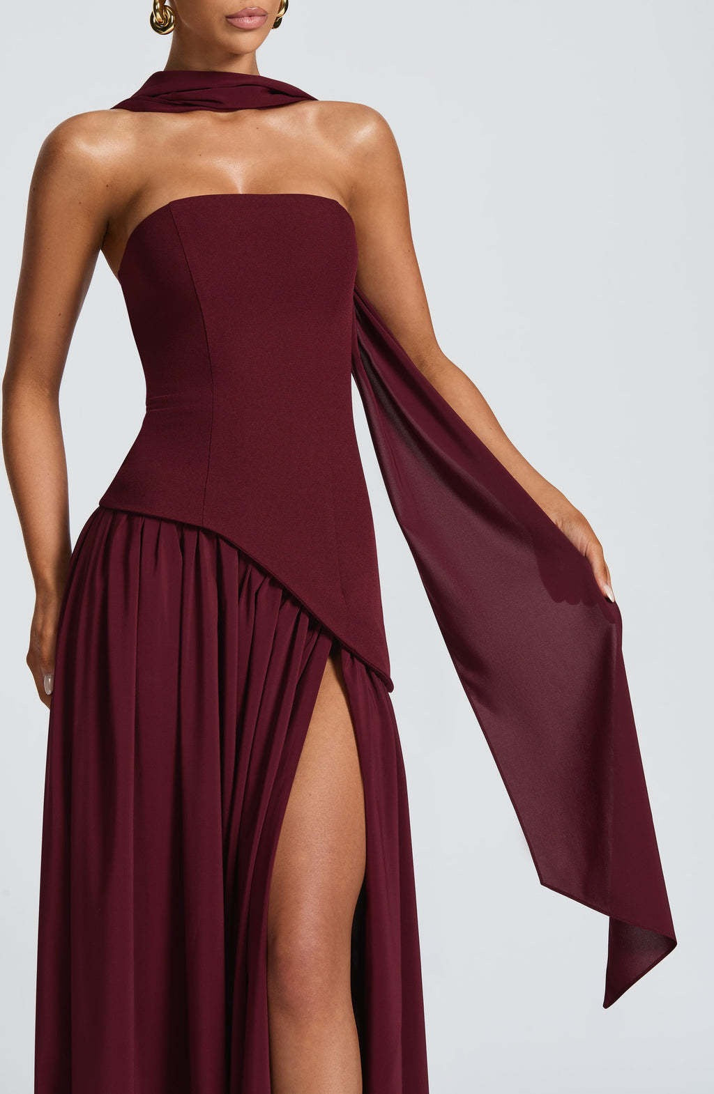 Isabella – Pastellgelbes Kleid mit zartem Halsschleier