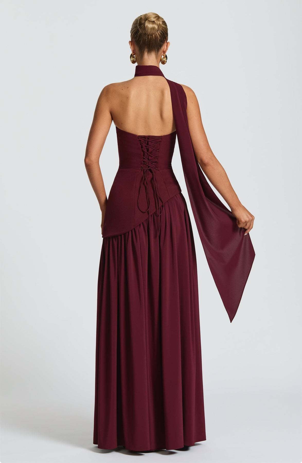 Isabella – Pastellgelbes Kleid mit zartem Halsschleier