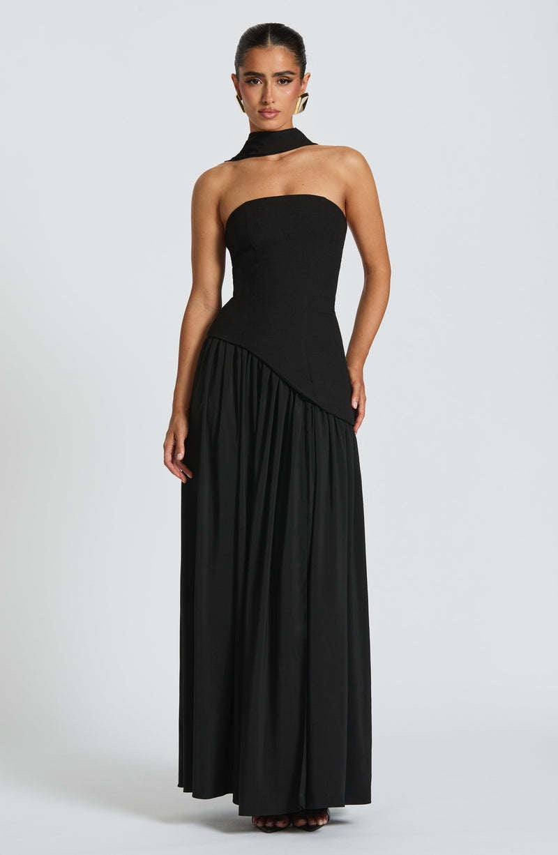 Isabella – Pastellgelbes Kleid mit zartem Halsschleier