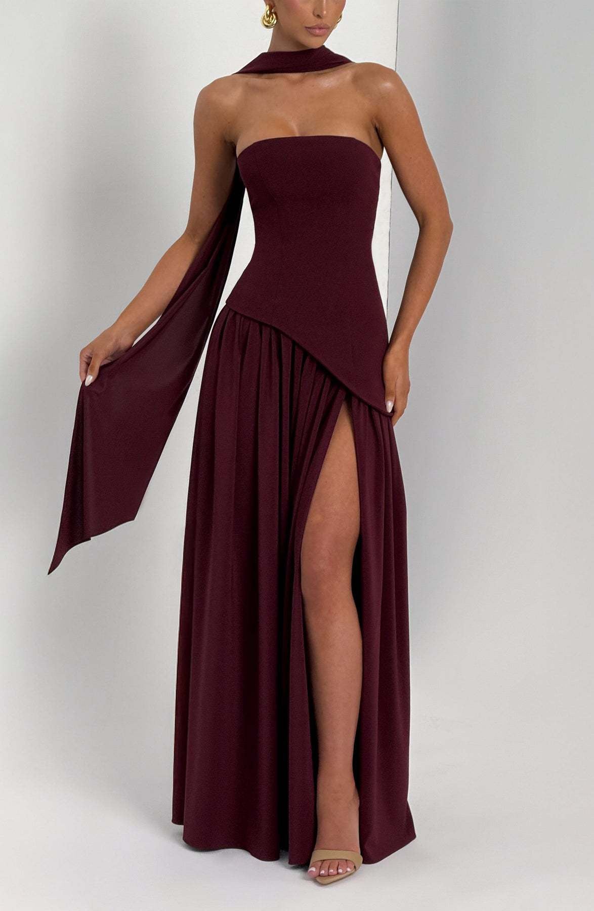 Isabella – Pastellgelbes Kleid mit zartem Halsschleier