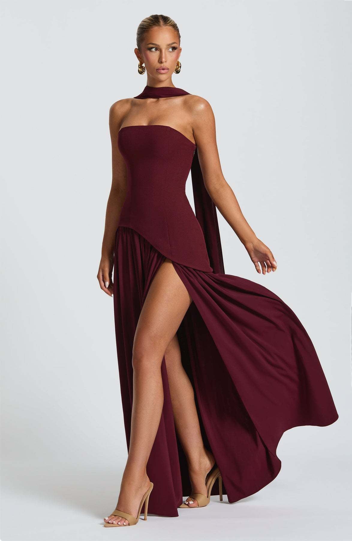 Isabella – Pastellgelbes Kleid mit zartem Halsschleier