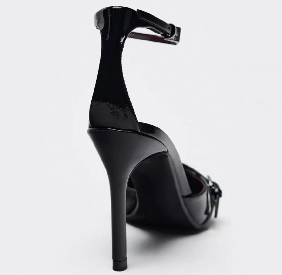 HIGH HEEL MIT SCHNALLE
