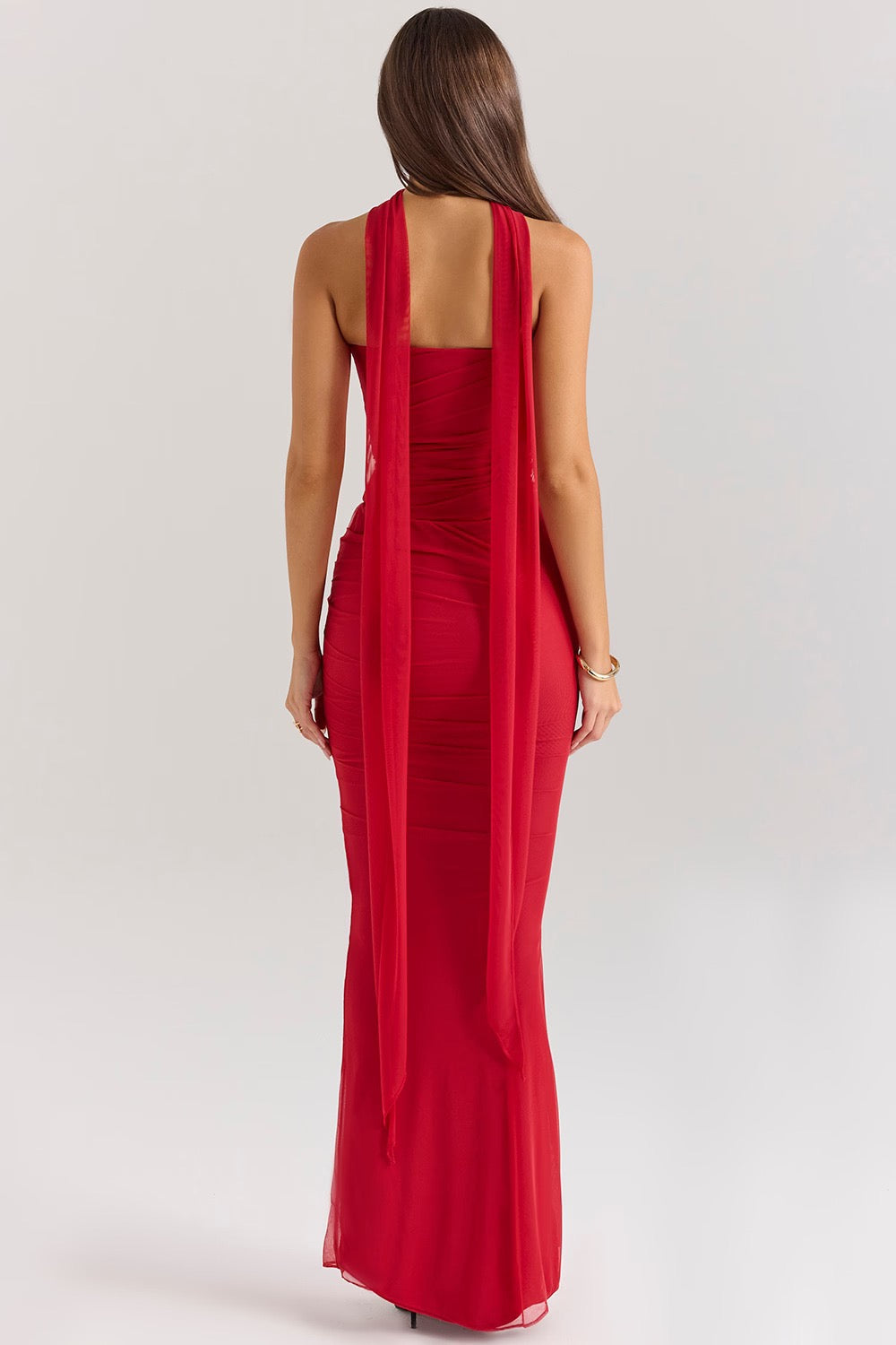 ROTES KLEID MIT SCHLEIER