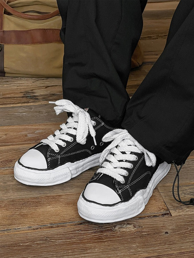VIRALER SPRING SNEAKER