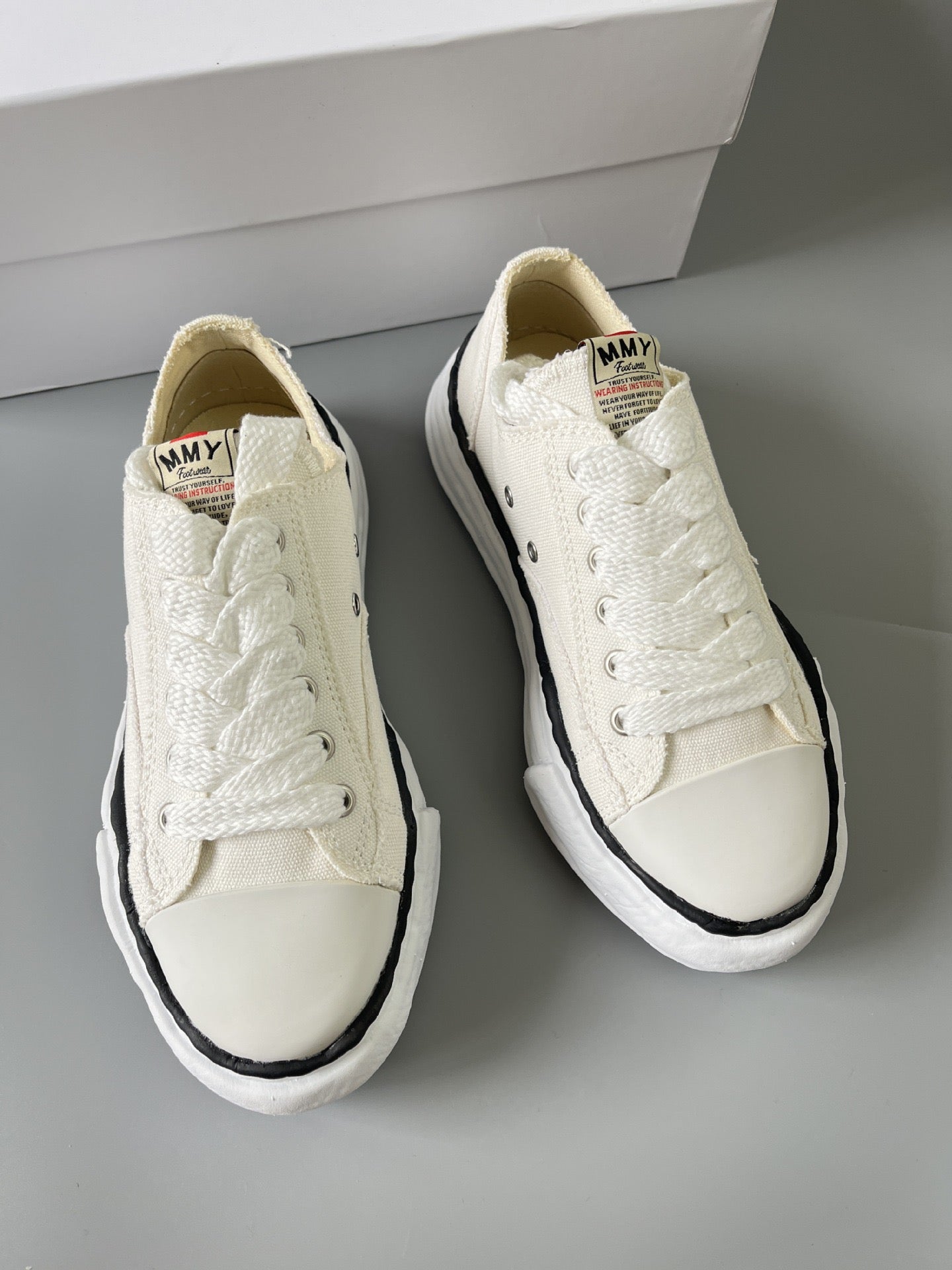 VIRALER SPRING SNEAKER