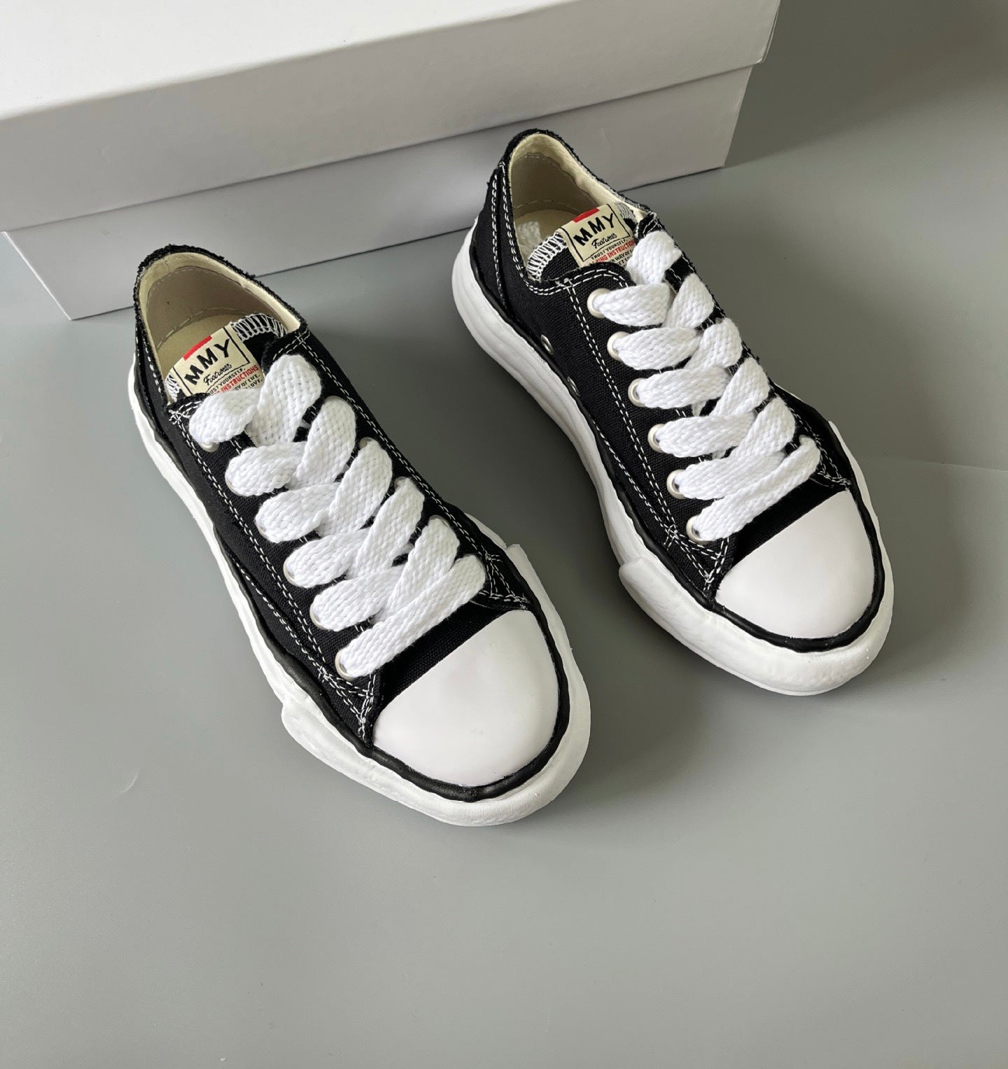 VIRALER SPRING SNEAKER