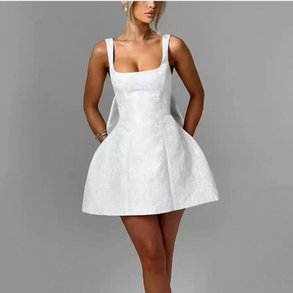 KURZES WEITSCHWINGENDES KLEID