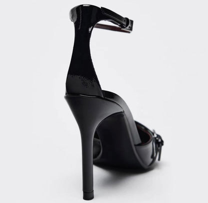 HIGH HEEL MIT SCHNALLE