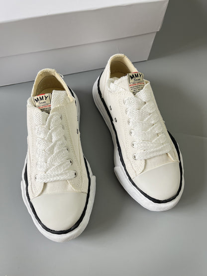 VIRALER SPRING SNEAKER