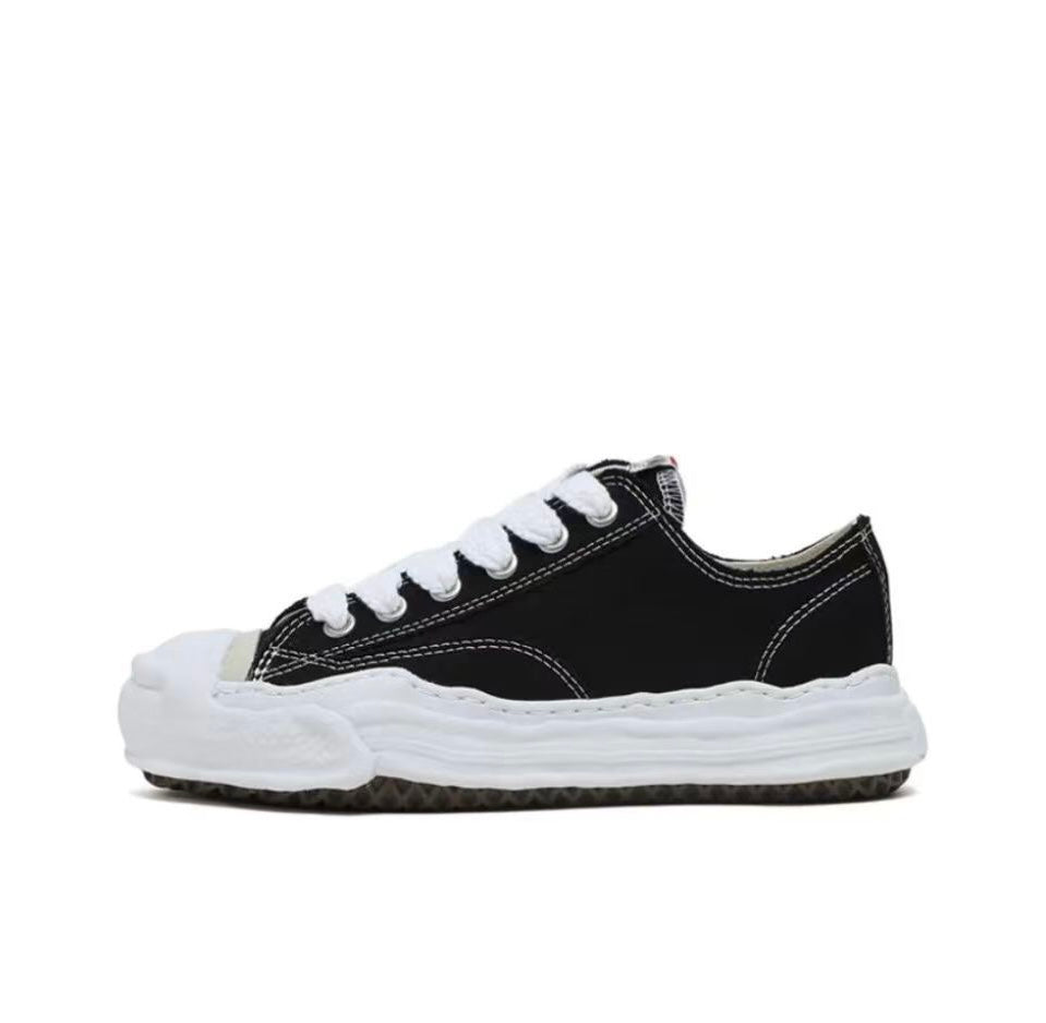 VIRALER SPRING SNEAKER